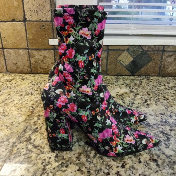 *SOLD*Steve Madden Lombard Pointy Toe Sock Bootie - Picture 9 of 11